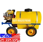 سمپاش فرغونی تسلا 200 لیتری، که دارای چهار چرخ میباشد.